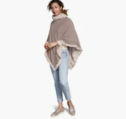 Reversible Faux-Fur Poncho - 04501799 8 Reversible Faux-Fur Poncho - 04501799 -JOHNSTON MURPHY Shop 451799 master 3